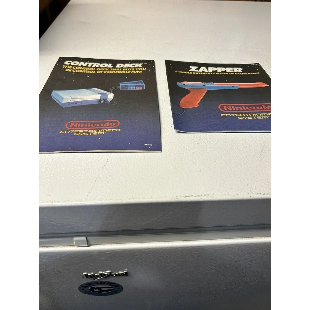Nintendo Control Deck And Zapper Manual Plug Into The Power Insert Mint Cond
